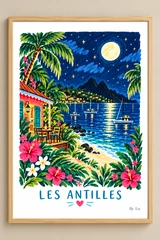Affiche verticale montrant un paysage nocturne tropical avec lune, mer, palmiers, fleurs, petits bâtiments colorés et montagnes au loin.