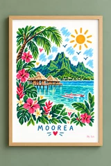 Affiche illustrée montrant un lagon bleu-vert, une montagne centrale, des constructions sur pilotis, une végétation tropicale dense et des fleurs colorées.