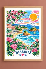 Affiche verticale illustrée de Biarritz avec paysage côtier, bâtiment en bord de mer, phare, falaises, montagnes lointaines, fleurs, soleil jaune et oiseaux stylisés.