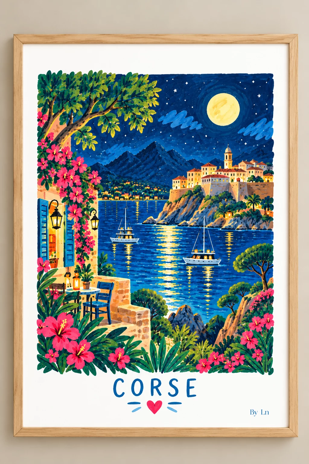 Affiche illustrée de Corse avec ciel nocturne bleu sombre, lune jaune, voiliers blancs, village perché et fleurs roses.
