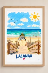 Affiche verticale illustrant une plage de Lacanau avec mer, ciel bleu, soleil stylisé, oiseaux, passerelle en bois, rochers et petites silhouettes au loin.