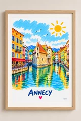 Affiche verticale d’Annecy montrant un bâtiment en pierre à toiture rouge, des façades colorées, un canal, un ciel bleu avec soleil et oiseaux, et le mot ANNECY en bas.