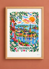 Illustration Stockholm avec façades colorées, clochers, bateaux blancs, eaux bleues et bordure fleurie.